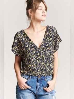 Forever 21 Navy Floral V-Neck Flutter Sleeve Top